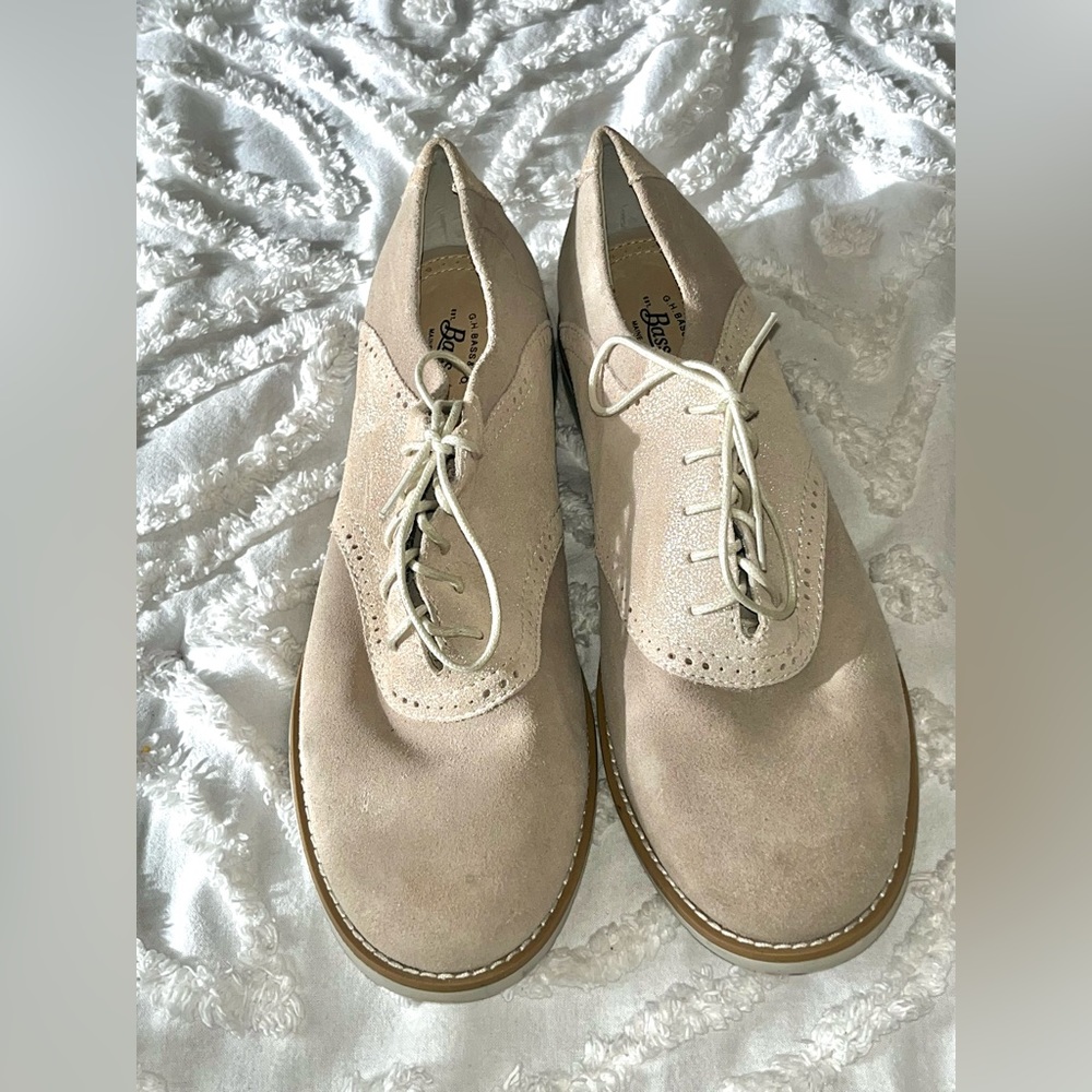 GH Bass womens leather suede shoe in brown size 9M